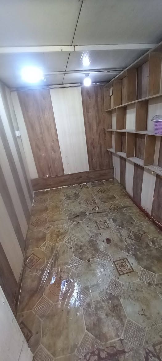 كرفان للبيع بسعر مناسب جدا القياسات 2×3 الكرفان مغلف مِن الداخل المكان بغداد الكرغوليه السعر ٤٥٠ الف رقم الهاتف ***********
