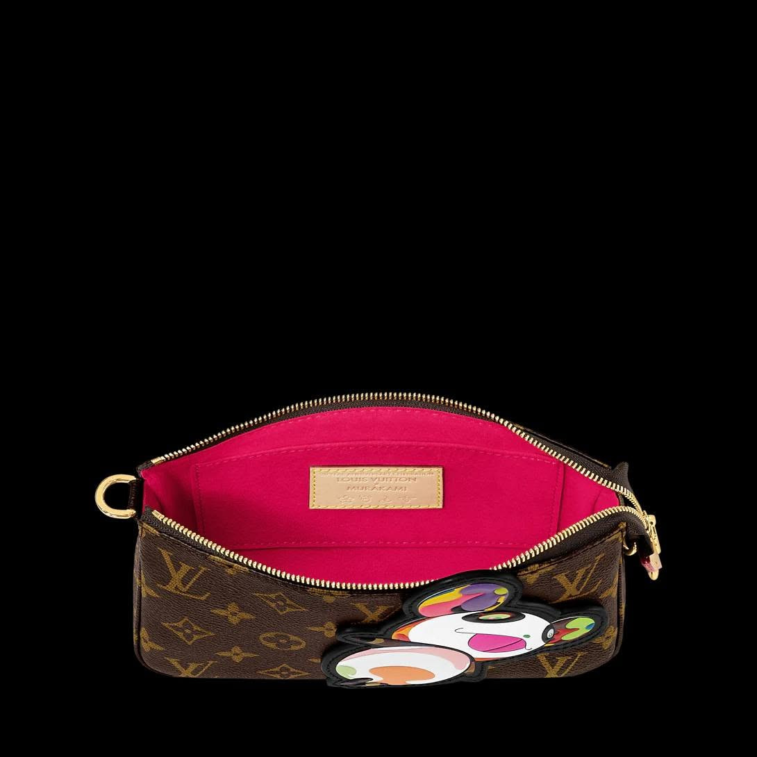 لأصاحب الذوق المتفرد المميز 💯 حقيبة لويس فويتون بالتعاون مع الفنان تاكاشي موراكامي (Louis Vuitton x Takashi Murakami Pochette Accessoires).

المواصفات والتصميم 
♦️النقشة: قماش مطلي بنقشة Monogram الكلاسيكية من لويس فويتون.
♦️التصميم الخاص: تتميز بطبعة ثلاثية الأبعاد لشخصية الباندا الكرتونية الشهيرة (Panda Chan) بألوان زاهية ومبهجة.
♦️البطانة الداخلية: تأتي ببطانة مصنوعة من المايكروفايبر بلون وردي فاقع جذاب (Hot Pink).
♦️الإكسسوارات: سحاب وإغلاقات معدنية مطلية باللون الذهبي.تعتبر هذه القطعة من الإصدارات الحصرية والمحدودة جداً للدار والتي تجمع بين الفخامة والفن المعاصر
.
.
الاعتماد كارت اسيا او تحويل سوبر كي 
#تابع_منشورات_الصفحه


**إذا كنت صاحب هذا الإعلان وتريد حذفه لأي سبب، رجاءا أرسل رسالة إلى الدعم الفني**