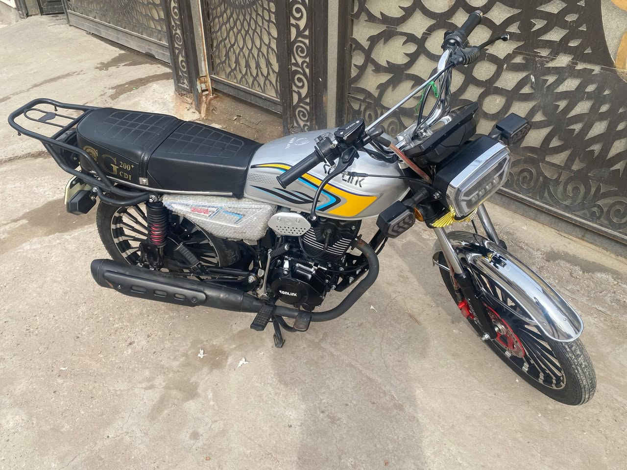 السلام عليكم دراجه سونك موديل 2025 اخت الزيرو اوراق مال شركه موجوده دفتر مالتها موجود ماشيه 1k مابيها نقص كامله  مكينه 200s كفاله دبلات اشاير كفاله  كلها الدراجه مكاني الدوره  سعرها 775 وبيها مجال
ه‍/ ***********
