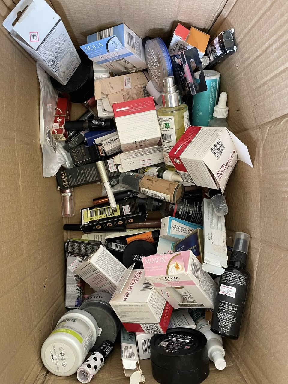 شلعة كوزمتك ومنتجات عناية
تقريباً 250 قطعة
كله ماركات معروفة وقوية
اللي يفيده يراسلني خاص واني بالخدمة 🙏🏼


**إذا كنت صاحب هذا الإعلان وتريد حذفه لأي سبب، رجاءا أرسل رسالة إلى الدعم الفني**