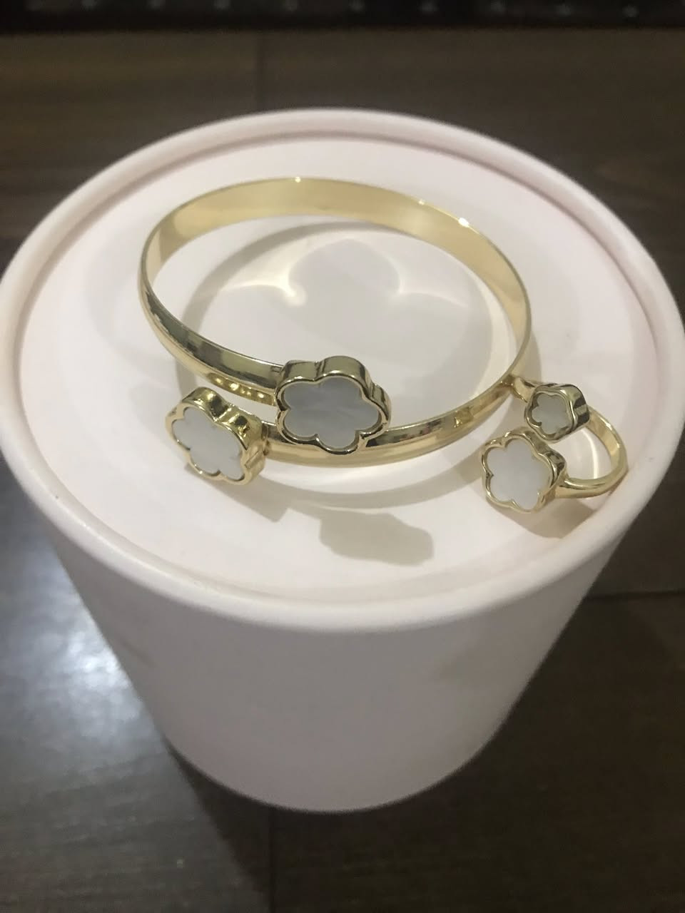 للبيع شلعه مفرد 
#الاصلي
#الجميع
#اشاره 
#foryouシ
#الاصلي
#الجميع
#جمال


**إذا كنت صاحب هذا الإعلان وتريد حذفه لأي سبب، رجاءا أرسل رسالة إلى الدعم الفني**