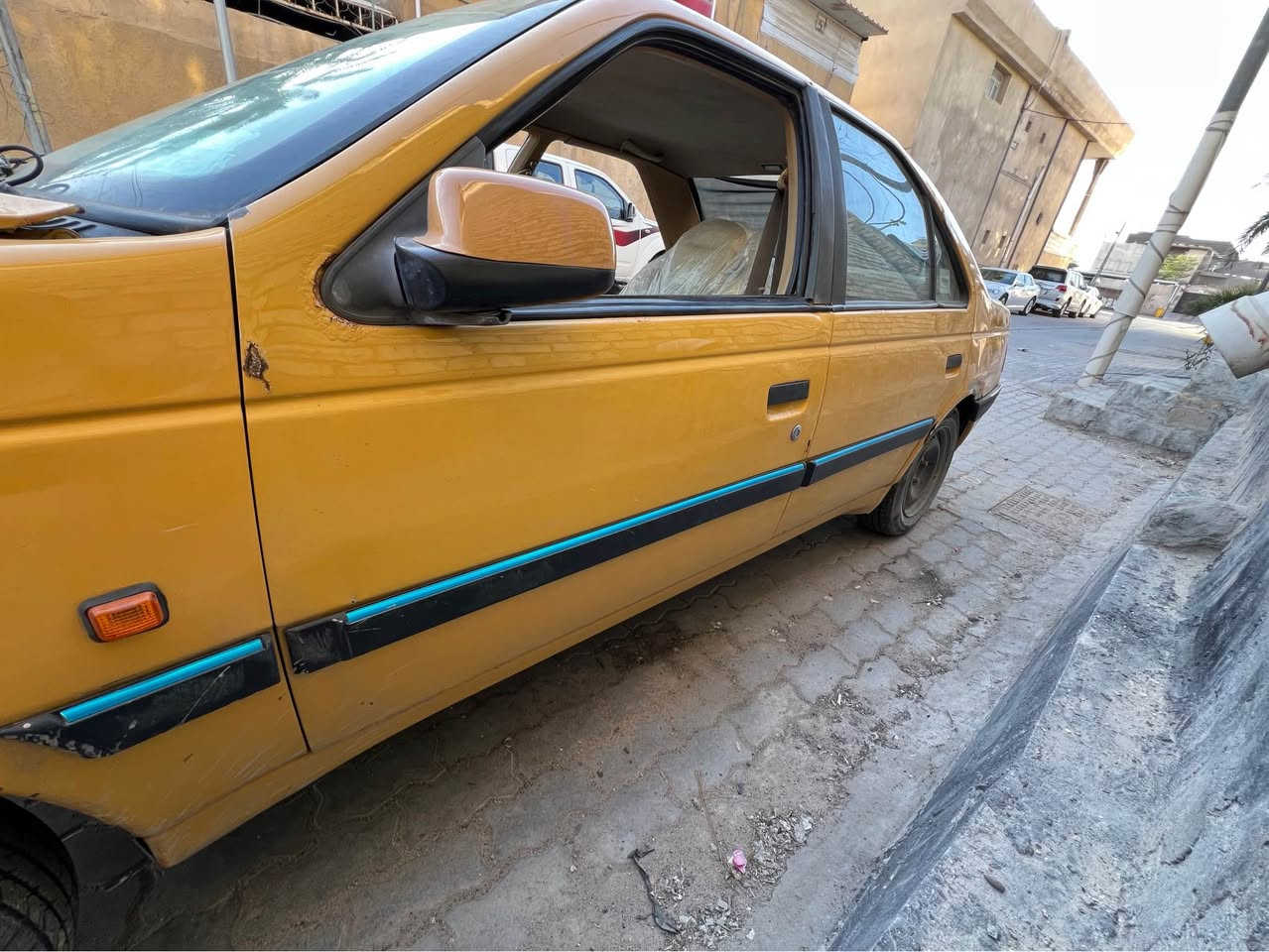 السلام عليكم بيجو 2016 سياره بيهه ضربه بجم و ع  ضربتهه ابيع حداده جديده تخم تاير جديد دواخل جدد كهربائيات كلهه شغاله كير جديد عينه وصينيه جدد سنويه لل 2027 
السعر 18 وبيهه شويه مجال 
الشراي يتصل ***********
المكان البصره حي الجامعه البصرة, العراق
