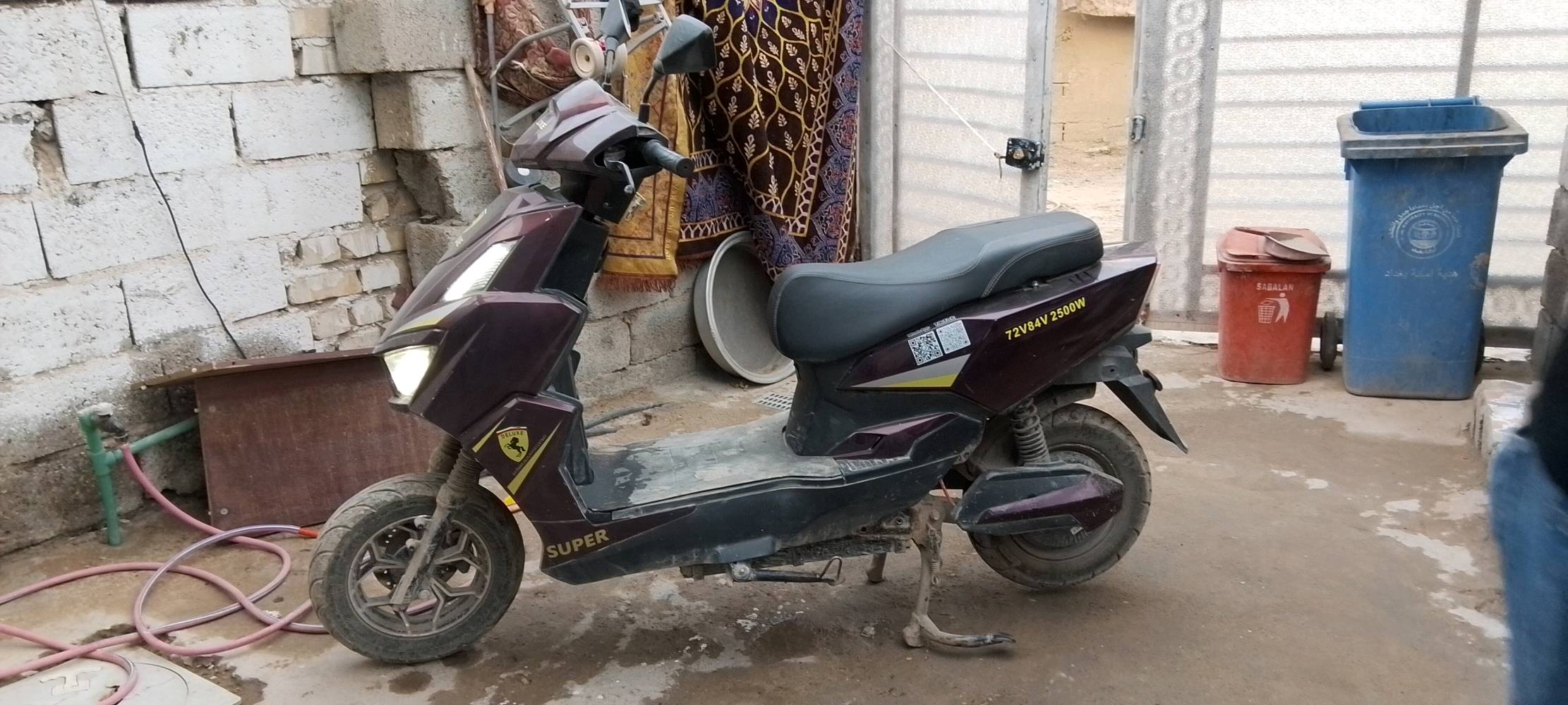 السلام عليكم دراجه سكنس شحن الشحنه الوحده تمشيط 60 كيلو حقيقي الدراجه كامل 5بطاريات إكبار موديل 2025 السرعة 90 حقيقي العنوان بغداد الزعفرانية استفسار أكثر الهاتف *********** 