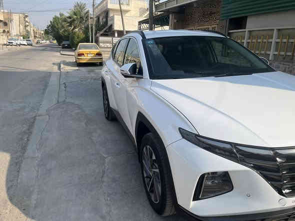 السلام عليكم 
للبيع توكسان 2022 خليجي بغداد رقم انكليزي بأسمي الجديد 
بدون صبغ فقط بارد خفيف يم الرقم الخلفي محرك وكير كفالة والملاحظات الي بالصور السيارة ترحيب مري شفط بصمة تشغيل عن بعد كراسي كهرباء السيارة ماشية 162 الف مكاني حي الاعلام رقم الهاتف *********** السعر 193
