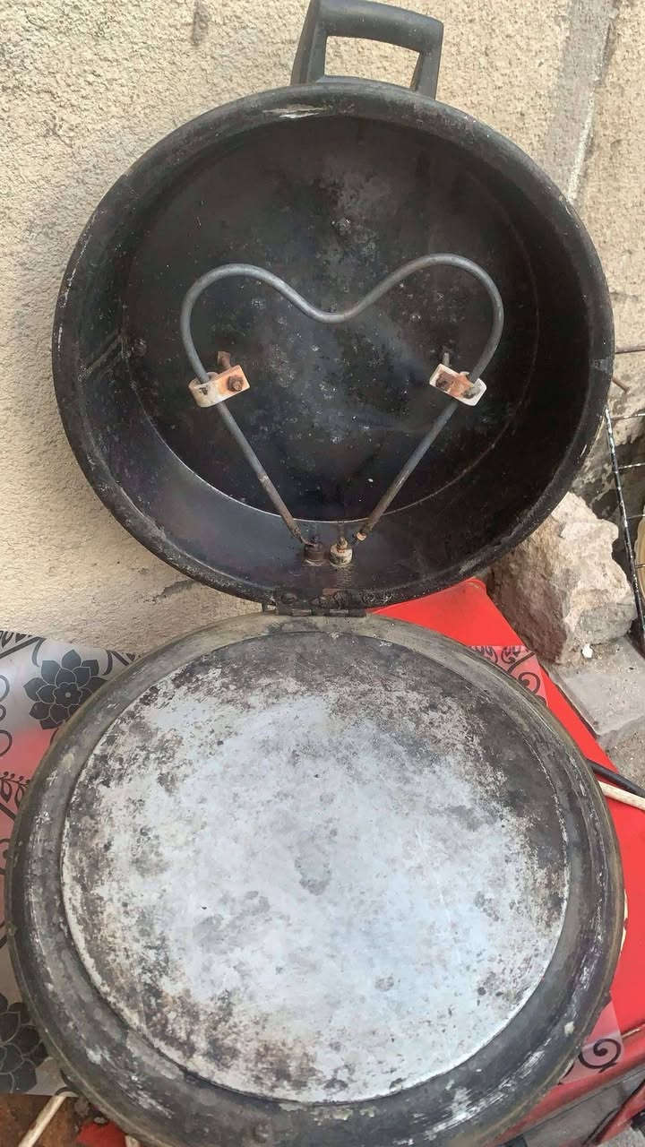 السلام عليكم غراض للبيع اوفن حجم كبير بس الفوك يشتغل جوه عاطل وسنك وقنفات كراسي عدد ثنين وراوتر شغال وتنور صغير مال خبز او بيزا انطي سعر بيهن واخذ *********** 👉🏻
