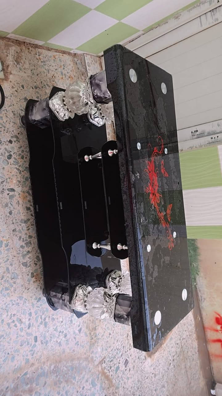 سلام عليكم
ميز تلفزيون جام للبيع  سعر ٤٠ الف وبي مجال 
***********٠
