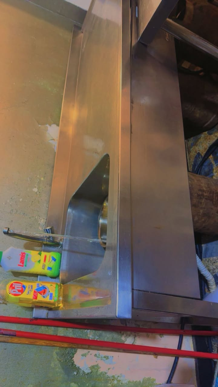 السلام عليكم

اغراض مطعم للبيع 

استخدام قليل صار ٤ اشهر 

نظافة الاغراض ممتازة والصور تحكم 

يرهم شلعة كاملة او تجزئة 

للاستفسار /***********

العنوان  / بغدادشارع فلسطين
