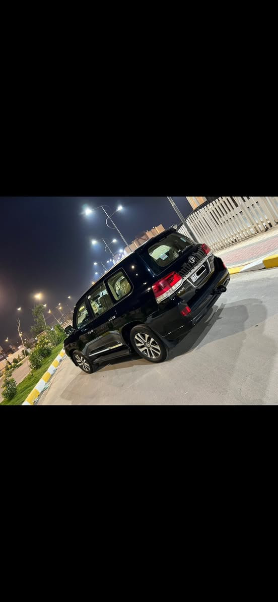 السلام عليكم لاندكروز للبيع مديل 2016 مكينه 8سلندر 4600 مكفوله من الصبغ فول مواصفات مكينه گير كله شرط تخم تاير جديد سياره مابيها اي نقص وجاهزه رقم بغداد الدولي بأسمي السعر 470 للاستفسار ***********
