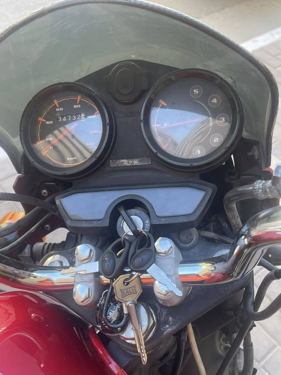 سلام عليكم بوكسر موديل ٢٣ دراجة شوفت عينكم كلشي بيه جديد محرك مكفول من التبخير ولتنقيص رقم بغداد تحويل ثاني يوم بس راعيه بعدني  ما محوله كبل تحول مكينه خرسه شوفت عينكم  رايده ٢٤٠٠ وبيه مجال قليل مكاني بسمايه ***********
ملاحظه ماشيه ٣٤ الف حقيقي تحياتي للجميع ♥️
