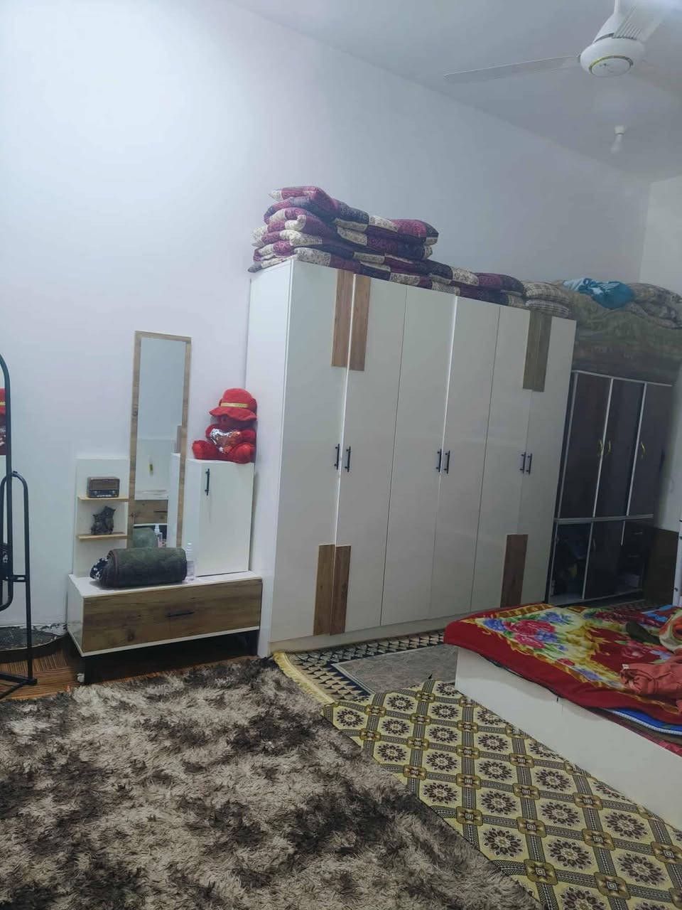 بيت للبيع في مجمع التوحيد العفلوگي بناء حديث وشغل درجه اولى نواقص قليله 
السنيه السياحي قرب سكة القطار
المساحة 100م تفاصيل اكثر اتصال ***********
