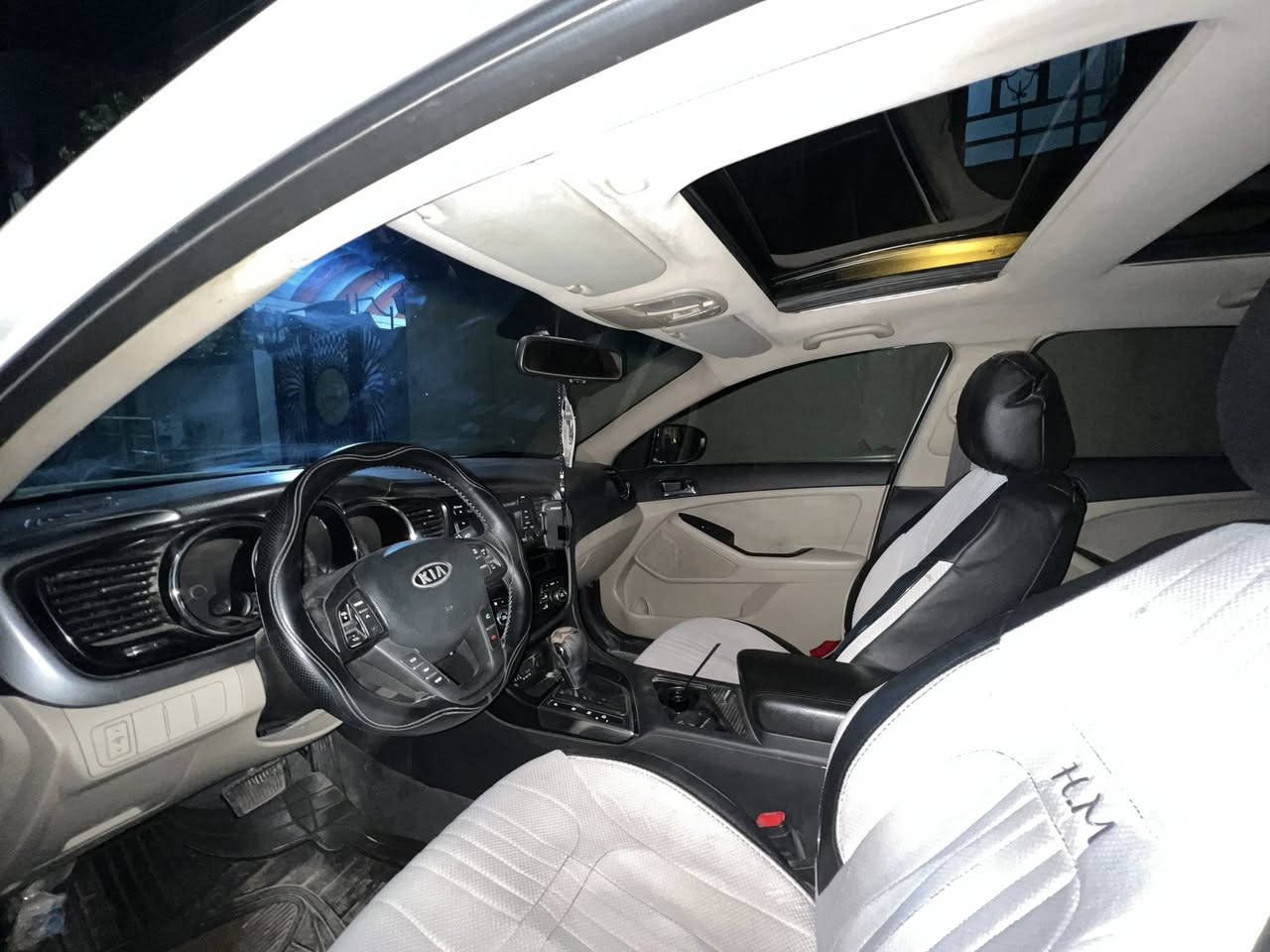 السلام عليكم للبيع سيارة اوبتما مديل 2012 خليجي رقم اربيل الدولي بأسمي سيارة فول مواصفات بانوراما حساسات خلفية شفتات وتحكمات ستيرن اشاير بالمري كامرة خلفية 3 انصمة قيادة الايكو وسبورت والاوتو والفول مواصفات معروفة محرك 2400 لون ابيض صدفي السيارة عليهة ادامة كاملة للمحرك السيارة جاهزة على اخر حبة تخم تايرة ودوشمة جديدة ولايت شمسي وبطارية جديدة وحدادية جديدة سيارة كاملة ونضيفة مال جناي والسونار موضح بالصور السعر 107 وبيهة مجال للاستفسار الاتصال على الرقم *********** 
الموقع نجف/ مشخاب
