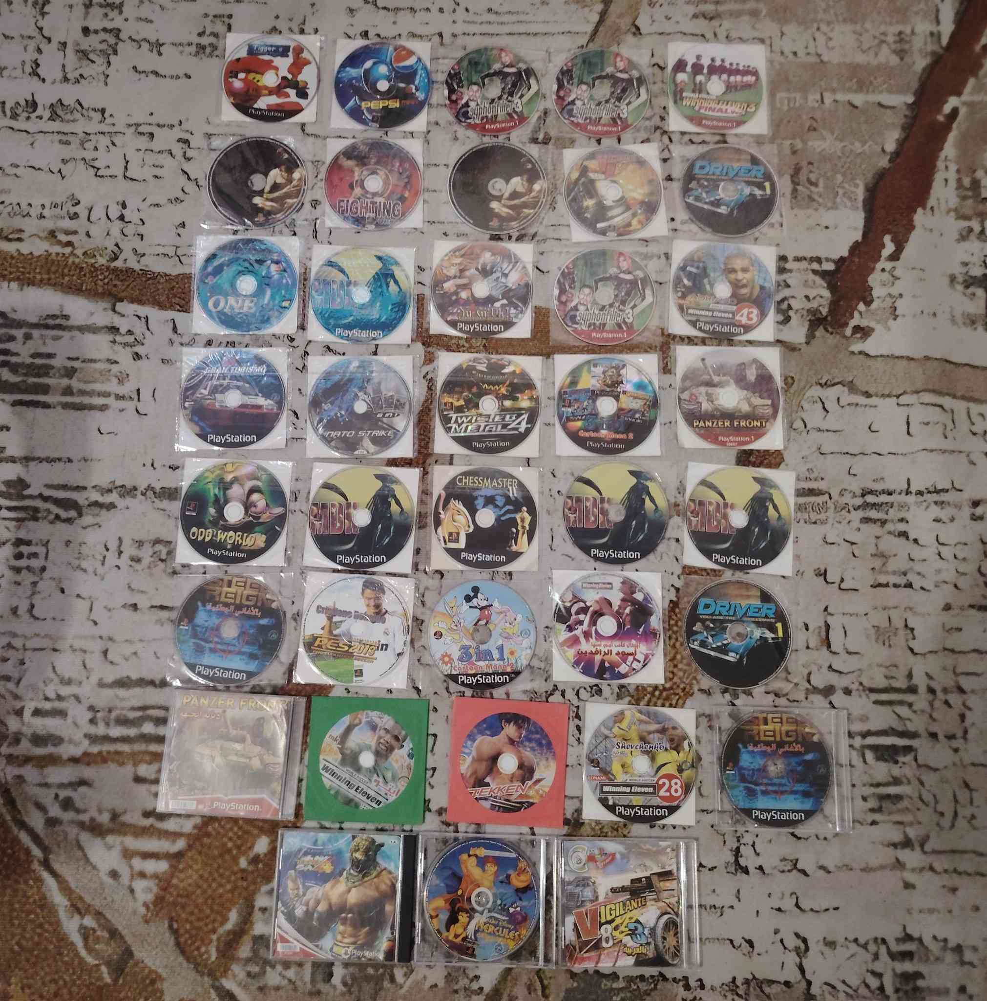السلام عليكم اقراص بلاي ستيشن 1 طبع ماليزي قديم سعر المجموعه 35,000🚚 رقم التليفون ***********. 🌹38 قرص
