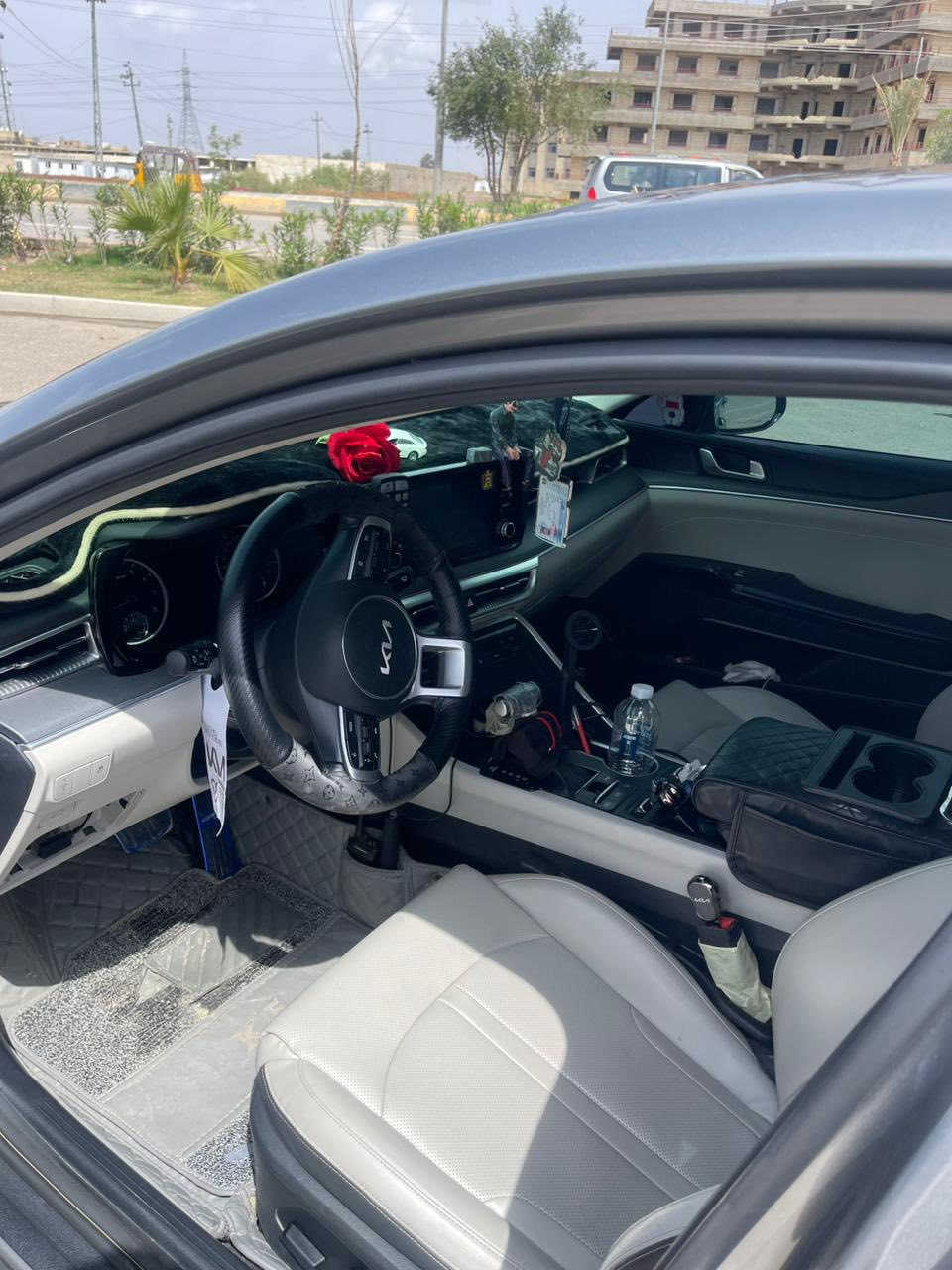 السلام عليكم k5 للبيع
مديل 23فول مواصفات خليجي باسمي ماشيه27الف
وكاله nim 

صارخات فدراليات 
مكان السياره واسط الكوت مركز المدينه

‭0770 324 9798‬
