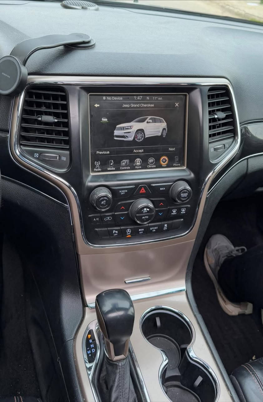 السلام عليكم سونار بالمنشور السعر 205 وبيها مجال
سيارة فول مواصفات رادار امامي بانوراما كشنات حار بارد وخزن ستيرن كهرباء حساس امامي خلفي سستم صوت محيطي سيارة على وضع الشركةماشية 63 الف

ضرر امريكا⚠️ فقط جاملغ خلفي صبغ وباب تبديل 

مكان السيارة بغداد الاعظمية
***********
