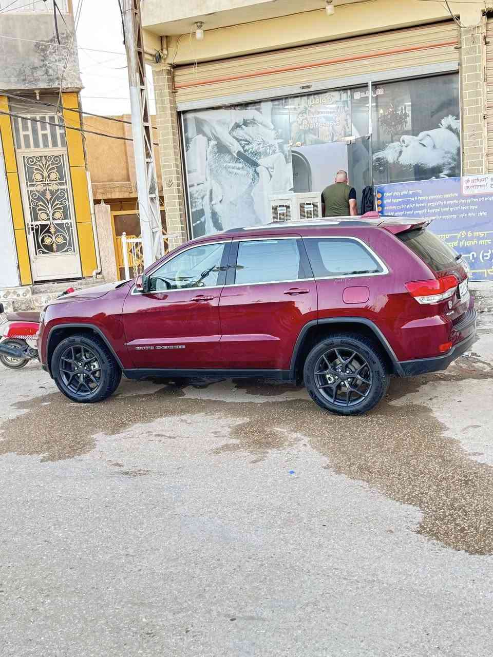 الموديل 2018  . (خليجي) . وكالت ليث العبيدي 
اللون: احمر ماروني 
المحرك : V6.  3.6L . 
العداد :  61 ميل
برغي ما ملعوب بيهه 
سياره جديده بمعنى الكلمه و ع وضع الشركة امانة الله كلشي شغال بيها ( بين الجاملغ الامامي جهة السايق والباب قريب الدوسة  صبغ فقط بدون ضربة  ع كد 3 اشبار)  
رقم سليمانية بسمي الجديد تريد  تحويل ثاني يوم 
* دفع رباعي 4* 4 + 5 وضعيات قيادة . . 
* مانع تصادم .
*داخل  بيجي مطعم ب صاج 
* ويل قياس 20 انج .
* فتحة سقف . . 
* نظام الخرائط (GPS) .
* المصابيح الأمامية زنون مع  بخاخ ماء على المصابيح 
* كشافات الضباب زنون .     
* تشغيل عن بعد .
* المقاعد الأمامية كهربائية .
* سستم صوت هارمون كوردون . 
* حساسات أمامية
* حساسات خلفية . 
* كاميرا خلفية ..
* المرايا الجانبية قابلة للطي + مرايا متحسسه للضوء العالي.
* مانع تصادم خلفي .
* بلوتوث تلفون . 
* محدد سرعة + شفتات ستيرن 
* نظام التشغيل والاطفاء الاوتوماتيكي ( Auto Start System ) .
السعر : 275وييها مجال 
مكان السيارة بابل مركز المدينة  شارع 60 قرب همبركر كرار 

0783 591 8736
