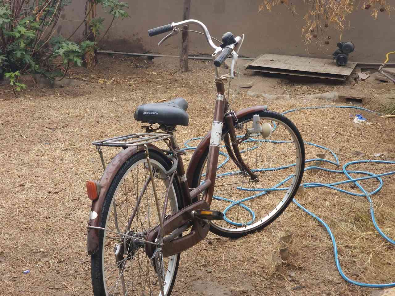 بايسكل ياباني للبيع✨️
.بايسكل ياباني حجم ٢٦ ✅️

.البايسكل قوي 💪
.يجي ويا جرس اصلي🛎
. ولايت تحكم ذاتي يعني من ادوس يمشي على حركه التاير🚨 واصلي😃
.مكان جلوس خلفي🚲

ورقم البايسكل موجود بل صور 👍🏻
فحص المواصفات عل نضر👁
السعر :١١٩ 
للاستفسار:***********
