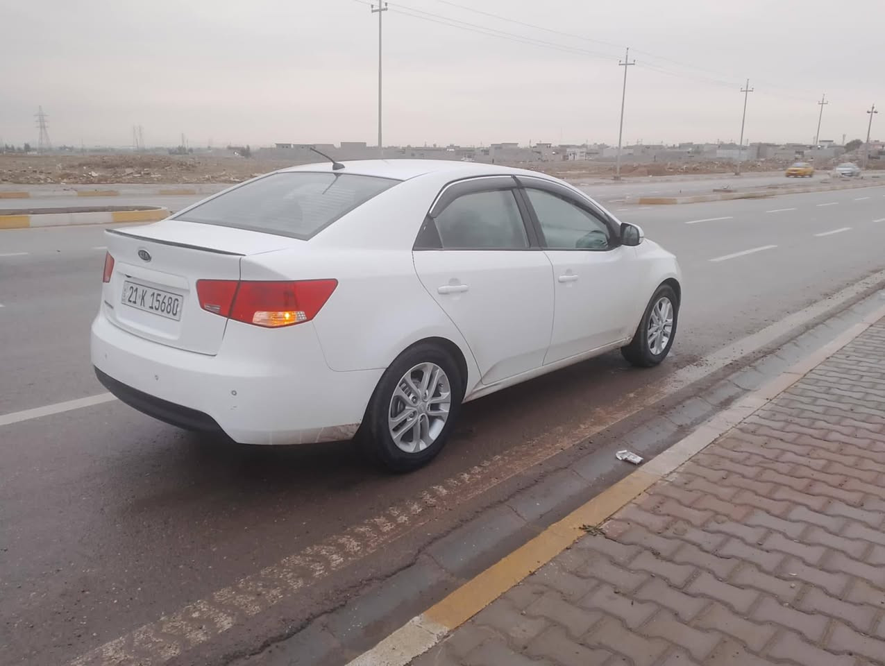 كيا سيراتو 2012
بونيت و جاملغ بخ بدون دواخل 
مواصفات 
٦ گير 
مراية شفت 
حساس
كاميرا  
شاشة ايپاد 
ماشي 182 الف 
بطاقة بنزين موجود
سنوية جديد لحد 2027 
سعر 103مجال بسيط 
مكان كركوك 
*********** 
***********
