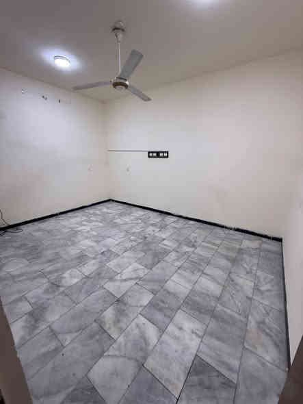 #للايجار في السيديه
🌐بيت مساحه ٨٨ متر نضيف جداً 
💠ثلاث غرف نوم 
💠صاله
💠مطبخ 
💠وخدمات عدد ٢
💠يقع علا شارع عرضه ٢٠ متر
💵 بدل الايجار مليون و100 وبي مجال

📍موقع  شارع الكويتي مميز جداً

⚜️للاستفسار ولتواصل ↘️↘️
***********
