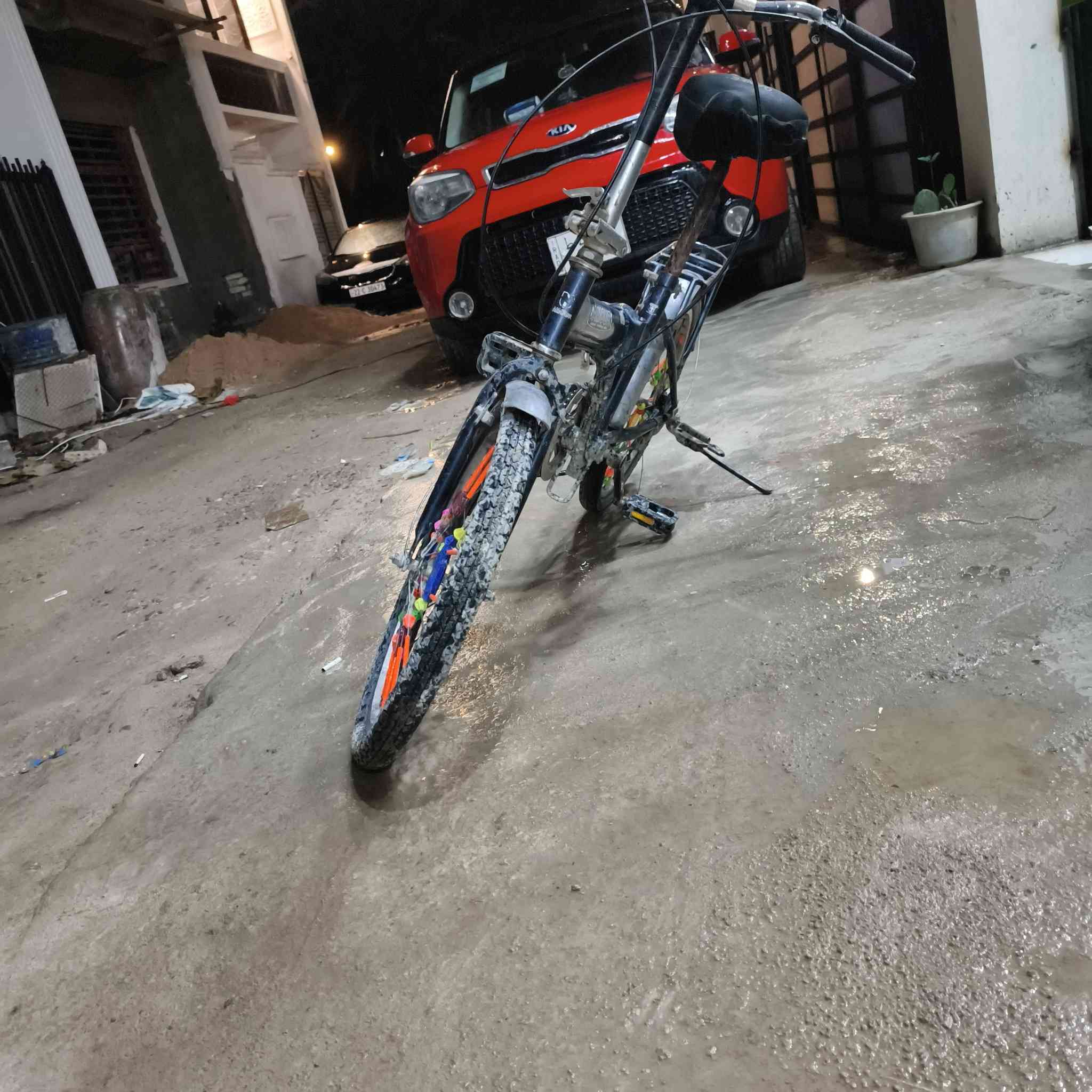 السلام عليكم بايسكل باله ياباني ينطبك ستيرن ومن النص كله جديد تايرات وجوب سعره 50 وبي مجال مكاني بياع 
***********
