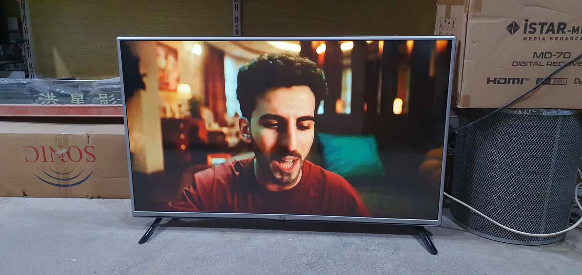 تەلەڤیزۆنی LG کۆری ئەسڵی قەبارە 43 سەتەلایتی تێدایە
مۆدێل LF ڕەنگی سپی خاوێنە نرخی 110000
لە هەولێرە واتساپ و ڤایبەر *********** أربيل, العراق
