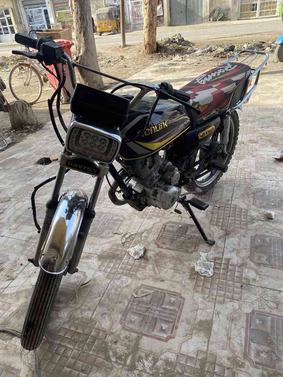 للبيع سيفان موديل 20
مكان تقاطع ساده 
سعر 300 بيه مجال 
***********
