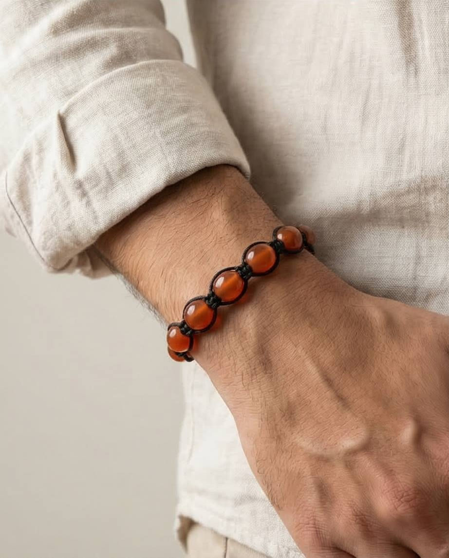 اساور حياكه عمل يدوي العقيق اليماني
✨ سوار العقيق الأحمر الطبيعي ✨
قطعة مميزة من الأحجار الكريمة الطبيعية ذات الجمال والطاقة العالية.
العقيق الأحمر من الأحجار المعروفة منذ القدم بقوتها الروحانية وجمالها الفريد.
🔴 فوائد العقيق الأحمر:
• يساعد على الحماية من الحسد والعين.
• يبعث طاقة إيجابية ويزيد النشاط والقوة.
• يُعتقد أنه يجلب البركة في الرزق والتوفيق.
• يمنح الشعور بالطمأنينة والتوازن.
• يعزز الثقة بالنفس وقوة الشخصية.
💎 سوار أنيق من العقيق الأحمر الطبيعي
مناسب للرجال والنساء – تصميم مميز وطاقة جميلة.


**إذا كنت صاحب هذا الإعلان وتريد حذفه لأي سبب، رجاءا أرسل رسالة إلى الدعم الفني**