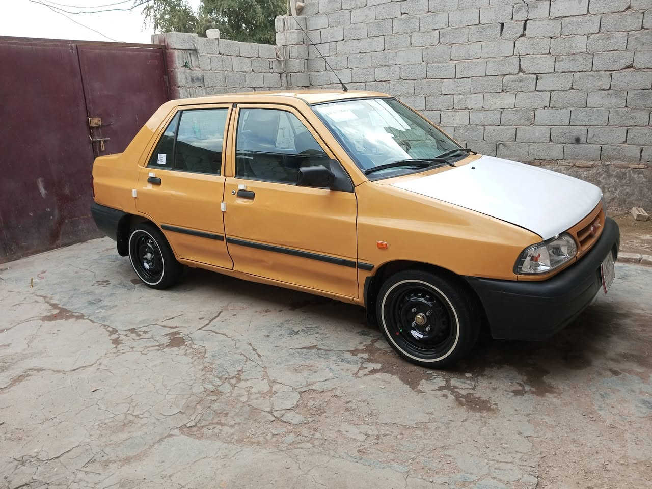 السلام عليكم سايبه موديل 2015 رقم كربلاء الماني لا ضربه ولا صبغ بيه بارد بل باب اليمنه كير مكينه مكفولات شواصي مكفولات تخم تاير جديد حداديه جديده السعر 33 مكان السيارة كربلاء الحر السواده ***********//***********
