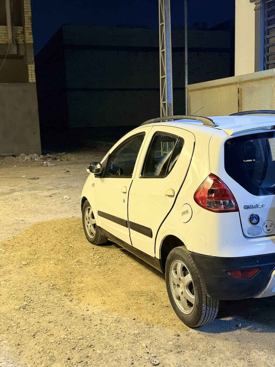 السلام عليكم 
بانده 2013 رقم بغداد الدولي باسمي السياره 
 سياره جديده تايرات جدد صدر جديد بور جديد درايم شفتات جدد السياره جديده ماشيه 84 كير محرك كامله مكمله منظومه زنون وشاشه جبيره شادلهه بيهه الجاملغ الامامي الايمن والايسر صبغ اثر طخات بصيطه السياره عارضهه ب52 وبيهه مجال حك الجيه مكاني بغداد الحريه ***********
