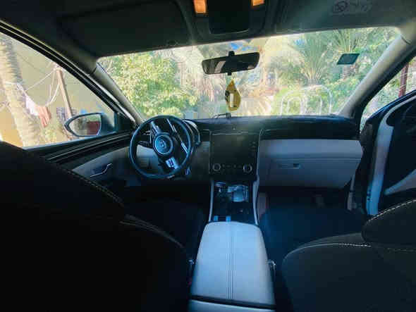 توكسان موديل ٢٠٢٢
***********
سياره خير من الله فول مواصفات عدا لبنوراما
حساس امامي خلفي
اشاير ترحيب
لد مامي خلفي
ويل كروم 
بصمه 
بصمه ابواب 
تشغيل ع بعد
وبعد معروفه مواصفات توسان 
السعر ٢٠٠ وبيها ب ع كد شبر بجاملغ خلفي مو كله صبغ
