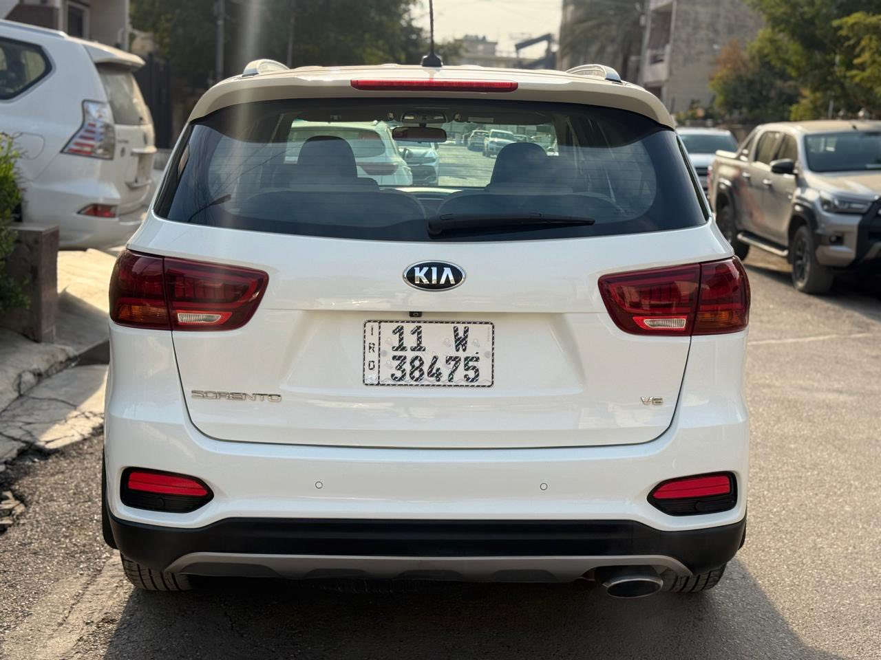 كيا سورنتو 2020 خليجي وكالة 
ماشية 59 الف كيلو نظيفة جداً
محرك سته سلندر V6 
بصمة تشغيل و ابواب
صندوق كهرباء
بردات ابواب
3 قطع تبريد 
بجم زنون 
( السيارة مكفولة من الصبغ ) 
بيها بارد بمكانين صغار 

السعر 24,000 $ 
رقم بغداد / بأسمي
مكانها بغداد / شارع فلسطين
***********
