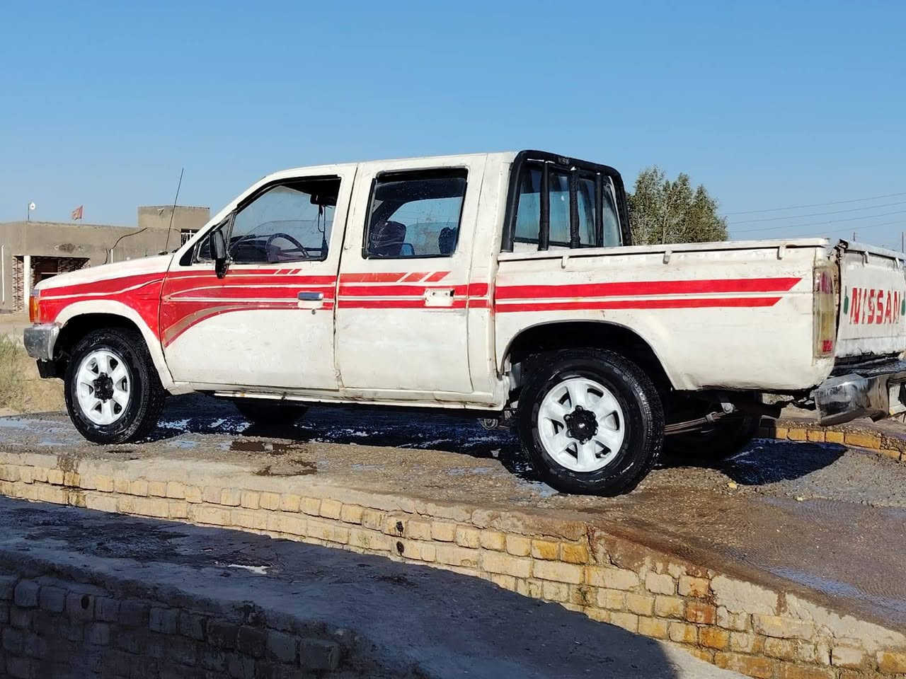 السلام عليكم سياره نيسان البيع مديل 91 رقم بصره تحويل ثاني يوم سياره مكفوله محرك وكير وشاصي سنويته  29 كهربايات كلها شقاله سياره حلوه ومال جناي سعر 24 وبيها مجال مكان سياره سماوه
الستفسار اتصل على الرقم ***********
