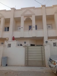 دار للبيع • ١٠٠م • ٣ غرف