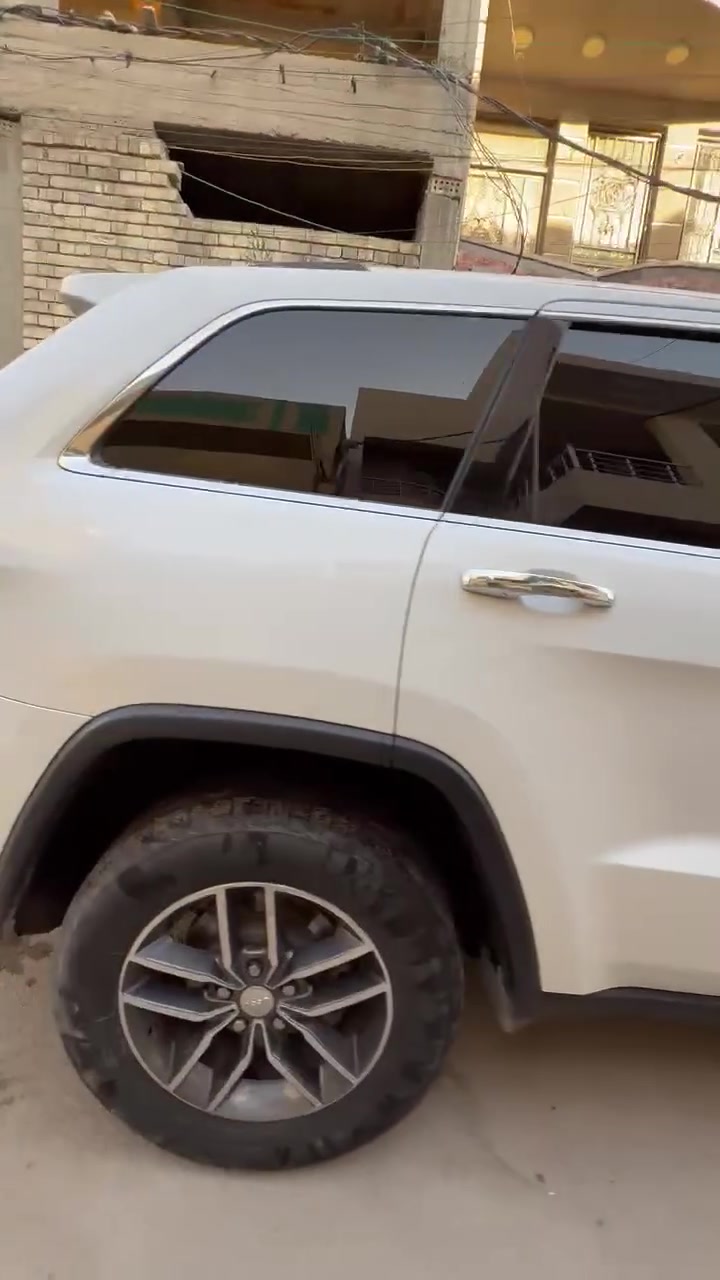 للبيع جيب لمتد موديل 2018
سعر 190$ 
ماشيه 100ml
محرك 6 سلندر مال 14 مرغوب يمشي بانزين عادي 
مواصفات فول فول لمتد 
فتحت سقف سلايت 
بصمه و تشغيل عن بعد 
مقاعد اماميه تبريد تدفئه 
مقاعد كهربائي خزن ميموري 
مقاعد خلفيه تدفئه 
رادار جانبي 
شاشه كبيره 
حساس خلفي 
اوتو ستوب 
وبعد بيها مواصفات مايحتاج  

رقم والسنويه كله جديد 

مكاني بغداد 
***********
***********
