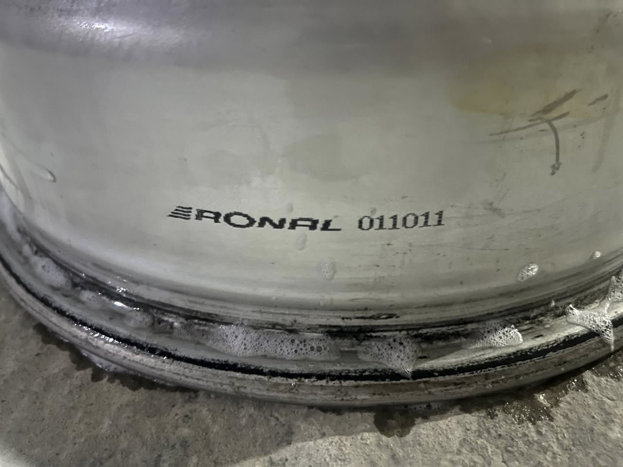 سلام عليكم
تخم ويل كب مارسيدس غواصه نضيف 
حجم 16
لا تصليح ولا فطر ولا عواج ماركه RONAL

مكاني بغداد زعفرانيه سعره 250 الف

***********
