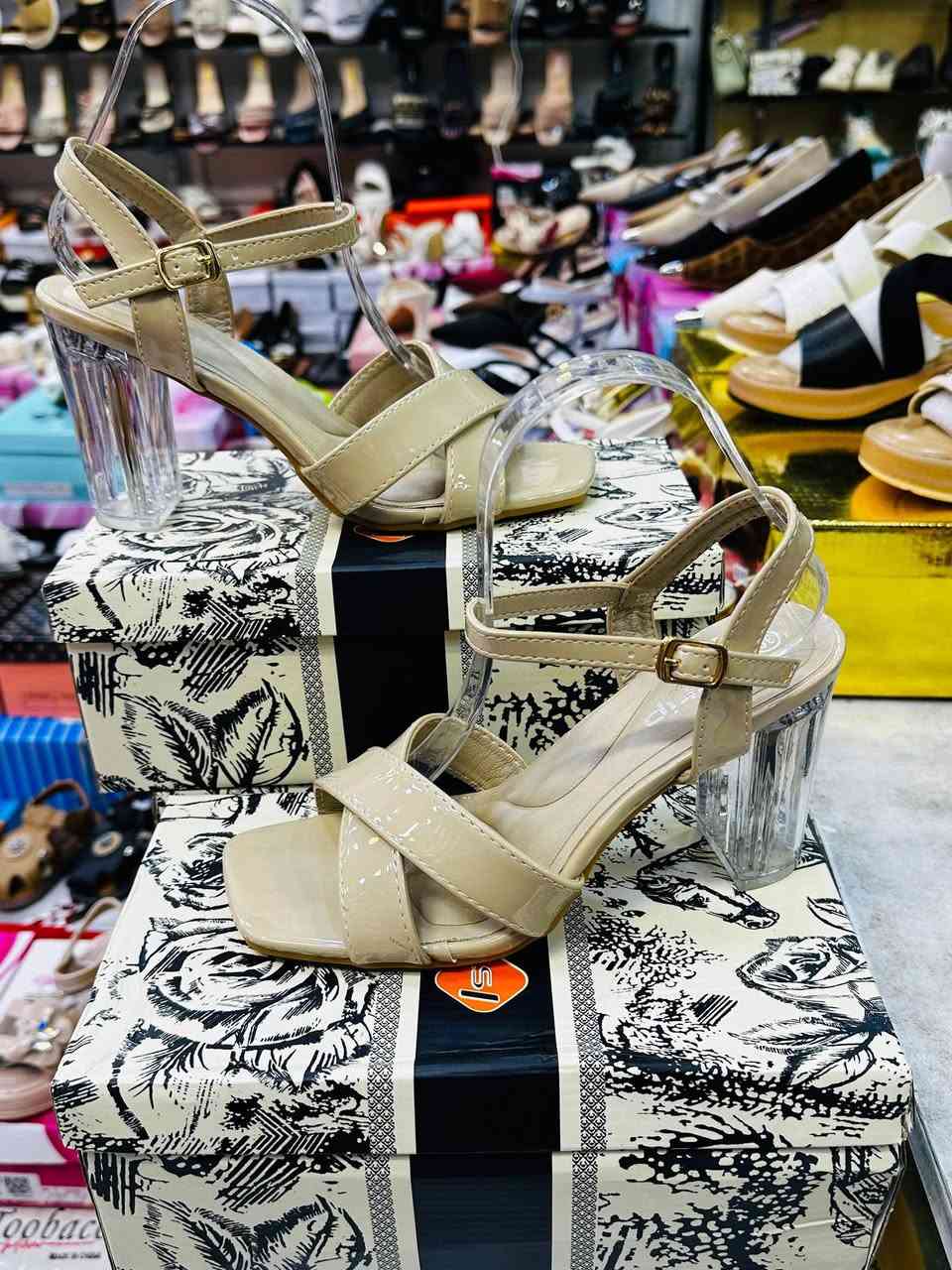 وصلتنا $   ، موديلات جديدة مختلفة 😍
أحدث الموديلات لـ 2026 
 
✅ تميزي بإطلالة جميلة وساحرة مع (#محلات_فاروق_عمر )

#تخفيضات 
يتوفر صندل نسائي كعب عالي 
القياسات كامله من ٣٧_٤١
سعر القطعه ١٣ آلف 

🌺 تواصلي عبر الخاص واطلبيه الآن قبل نفاذ الكمية او واتس ***********

العنوان/ الفلوجة  شارع كراج الفورتات خلف الحديقه العامه قرب___ مول الوليد___
تتوفر خدمة التوصيل لكل العراق ب🚕
إلى بغداد خلال 24 ساعة - وإلى المحافظات خلال 48 ساعة
