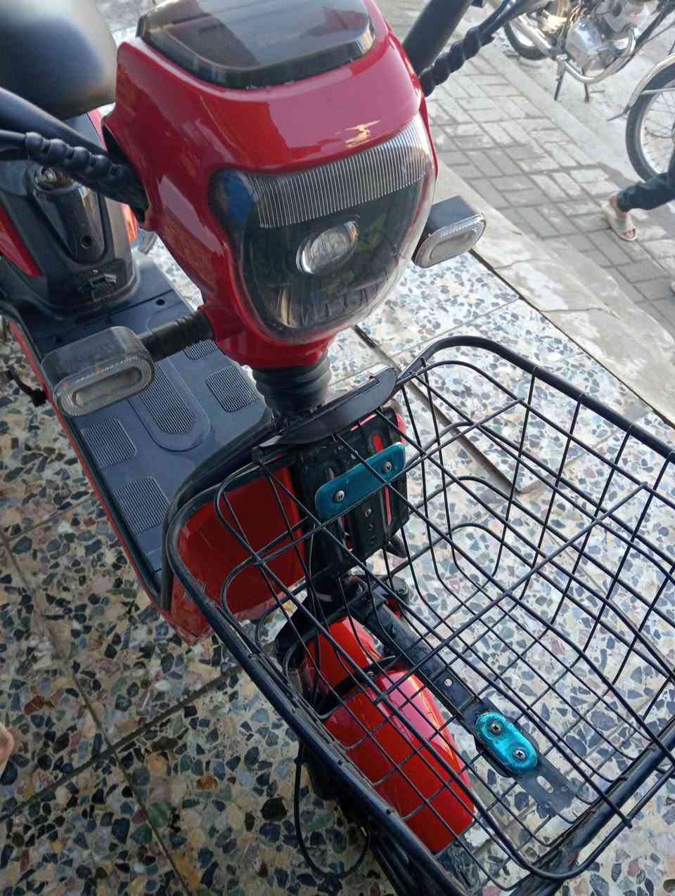 دراجه شحن للبيع 250 وبيها مجال شي قليل بغداد مدينه الصدر الحميديه رقم هاتف ***********
