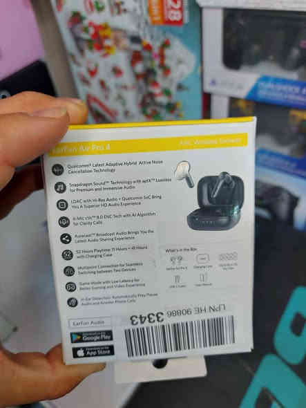 earfun air pro 4
bluetooth 5.4
full gmaing
Ultra an
snapdragoon sound
ئەپی تایبەتی خۆی هەی

نرخ :80,000 هەزار
( 0770 242 7331 whats app_viber)

تایبەتمەندیە سەرەکییەکان:
تیکنەلۆجیای Qualcomm® Adaptive Hybrid ANC: نوێترین جۆری سڕینەوەی دەنگی دەرەوە بە شێوازی ئەکتیڤ.

پشتیوانی لە Snapdragon Sound™ و aptX™ Lossless: بۆ ئەودیووی بەرز و هێندەکەر.

پشتیوانی لە LDAC و Hi-Res Audio + Qualcomm SoC: تاقیکردنەوەی ئەودیو بە کیفیتی HD بەرز.

6 میکروفۆن + cVc™ 8.0 ENC و زانیاری AI: بۆ قسەکردنی شفاف و بێ قەتا.

پشتیوانی لە Auracast™: بۆ هاوبەشی دەنگی نوێ و هاوبەشکردنی بێدەنگ.

ژمارەی کارکردن: ١١ کاتژمێر بە تەنیا + ٤١ کاتژمێر بە کیسەی شارژەوە = ٥٢ کاتژمێر.

پەیوەندی دوو دەرگا: بۆ گواستنەوەی ئاسان لەنێوان دوو ئامێر.

ڕیژەی یاری: خیرای گەیاندنی دەنگەکان بۆ یاری و ڤیدیۆ

دۆزینی گوێدان: خۆکارانە ئەودیو بگرە/وەستێنە و وەڵامی تیلیفۆن بدە.

ناو سندوقەکە دابین دەکات:
گوێزوانەکانی EarFun Air Pro 4

کیسەی شارژ

کێیبڵی USB-C

ڕێبەرنامەی بەکارهێنەر

گوێزوانە بە قەبارە (XS / S / M / L / XL)

۳عدد بەردەستە  بۆ داواکردن نامەبنێرن
***********
whats app_viber السليمانية
