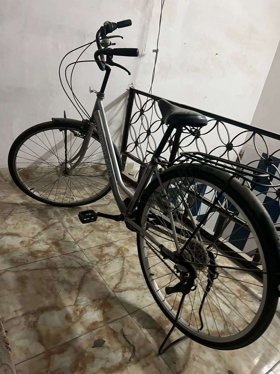 السلام عليكم بايسكل للبيع بايسكل رمبة جديد زوج تايرات جديد البايسكل مضموم ما طالع للشارع بايسكل كلة شغال مابي شي ما يشتغل 125وبي مجال حك الجية 
 رقمي  ***********  
مكاني الدورة
