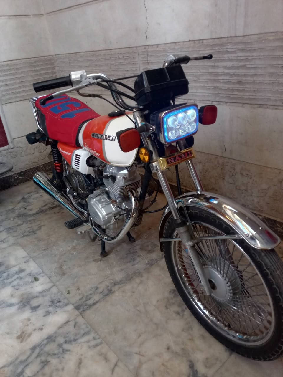 دراجه سي جي نامه للبيع رقم عربي شرط الفحص راعيها يريد تحويل كهربائيات شغاله نهضه وسرعه مابيها اي نقص دراجه سعر 1550وبيها مجال بسيط للشراي مو شراي لاتعبني رقمي ***********
