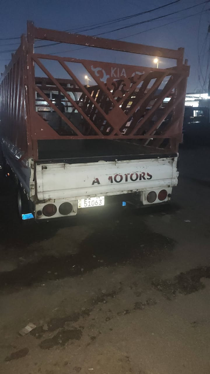 السلام عليكم هاي كيا فحل نظيفه السياره السياره مقفوله بس بيها ضربه باب السائق 2010 سياره قفلها 100 ماكينه ***********
