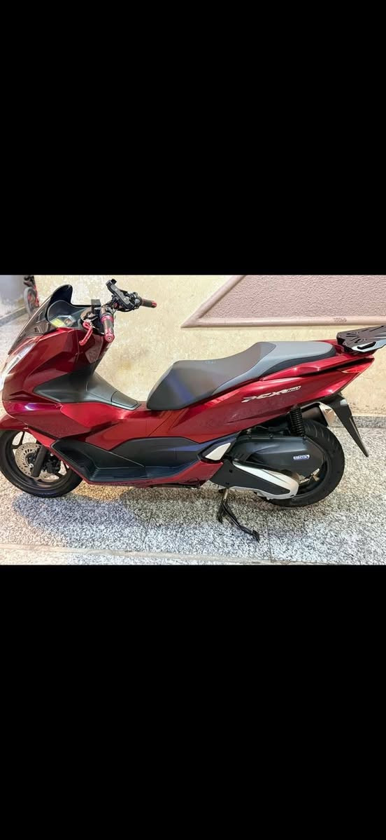 السلام وعليكم دراجهpcx مكينه 160cc جديده تدفئه يدات من الرمبه عله ايدي مكان بغداد 
 *********** ممتواجد على الفيسبوك اتصل
