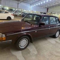 فالفو موديل ٩٣ حجم 240 السيارة نظيفه   تبريد شغال   مصبوغة عام   المحر...