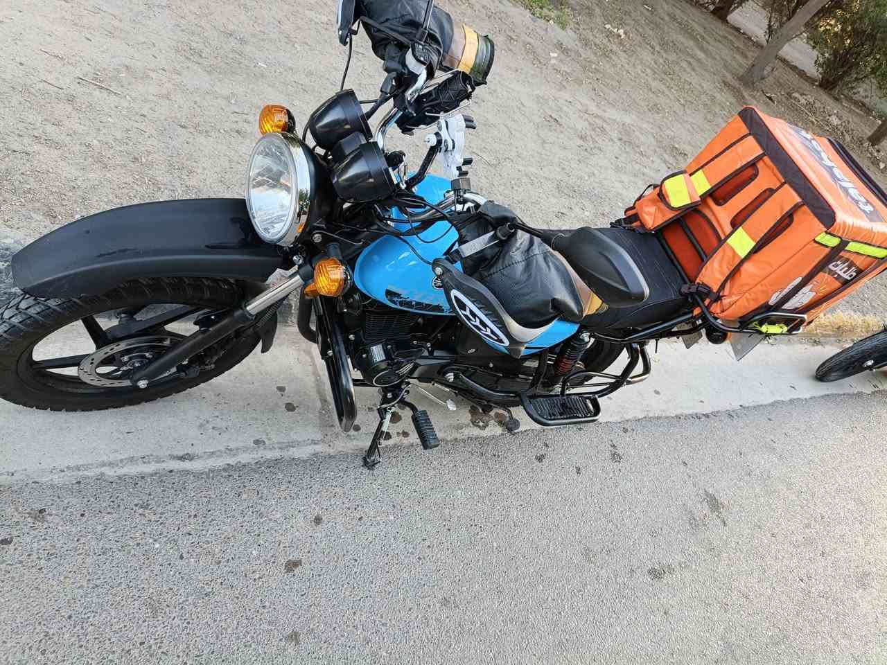 ار كي سي للبيع دراجة جديدة مكلعها زيرو ماشية 7 الاف ومكفولة مابيها كل نقص لا كلبة ولا وكعه ولا شخط ب اسمي مو ب اسم الشركة 
ب2600 وبيها مجال 
***********
