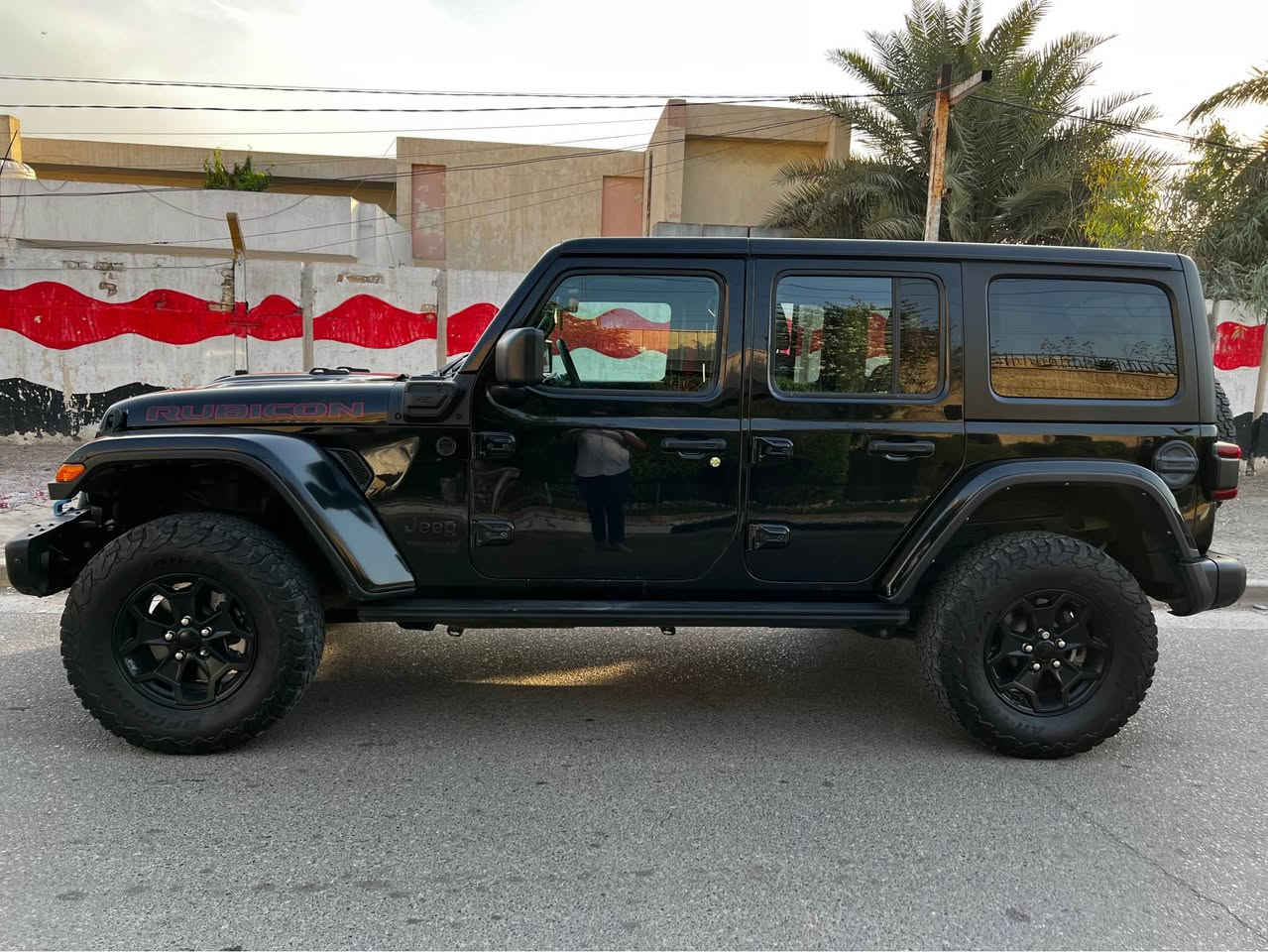 رانكلر موديل 2023 هايبرد بلك ان فئة روبيكون وارد امريكي حادثهه جاملغ وبنيد وباب السائق الثلاث قطع تبدلن نفس اللون ايرباك استيرن 
مواصفاتهه فئة الروبيكون معروفة تحتوي على منظومة كامله للطرق الوعرة 
دشبول احمر كشنات جلد  تحكمات استيرن كامرة امامية وخلفية كشنات تدفئة هيتر بالاستيرن قطعتين تبريد 
ماشية 35 الف كيلو رقم بغداد الانكليزي هزه وسنويه كله جديد
السعر 300 ورقة 
للاستفسار 
*********** بغداد, العراق
