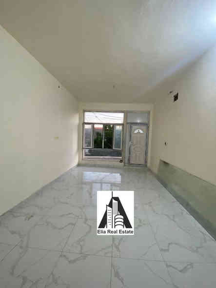 للأيجار في السيدية
بيت نظيف جداً وجاهز 
مساحه 50 متر 
يحتوي على : 
الطابق الارضي . طرمه صغيره واستقبال ومطبخ وصحيات ومنور 
الطابق الاول . غرفه نوم وصحيات 
الطابق الثاني . غرفه نوم و صحيات وسطح ..
الموقع السيدية الضباط ام الكطن 
الايجار 750 الف 
مطلوب عائله صغيره 

للاستفسار اكثر *********** حمزة

نستقبل جميع عروض البيع والايجار ماعليكم سوى مراسلتنا او الاتصال بالرقم المذكور 

غير متوفر ماسنجر
