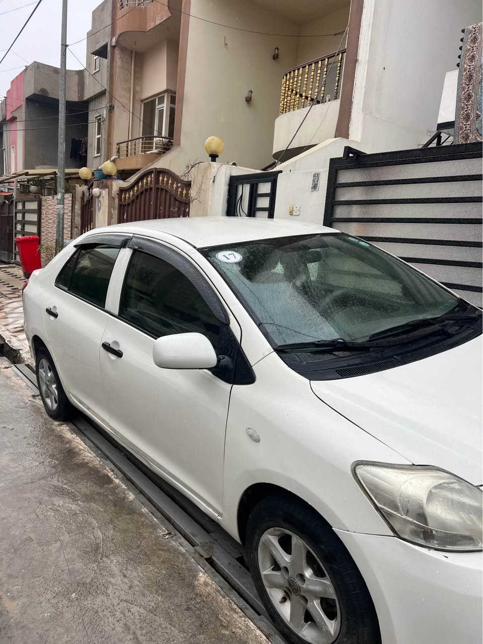 ويوتا يارس ٢٠٠٧   ٥ پارجةي سبوخة جةمپىكى كةمي پيشى هةيه  گير و مةكينة بة شةرت راقةموو سنةوي نويه  سعري ٨٢$ ماجال شوين هةولير راقةم تةلافؤن *********** أربيل, العراق
