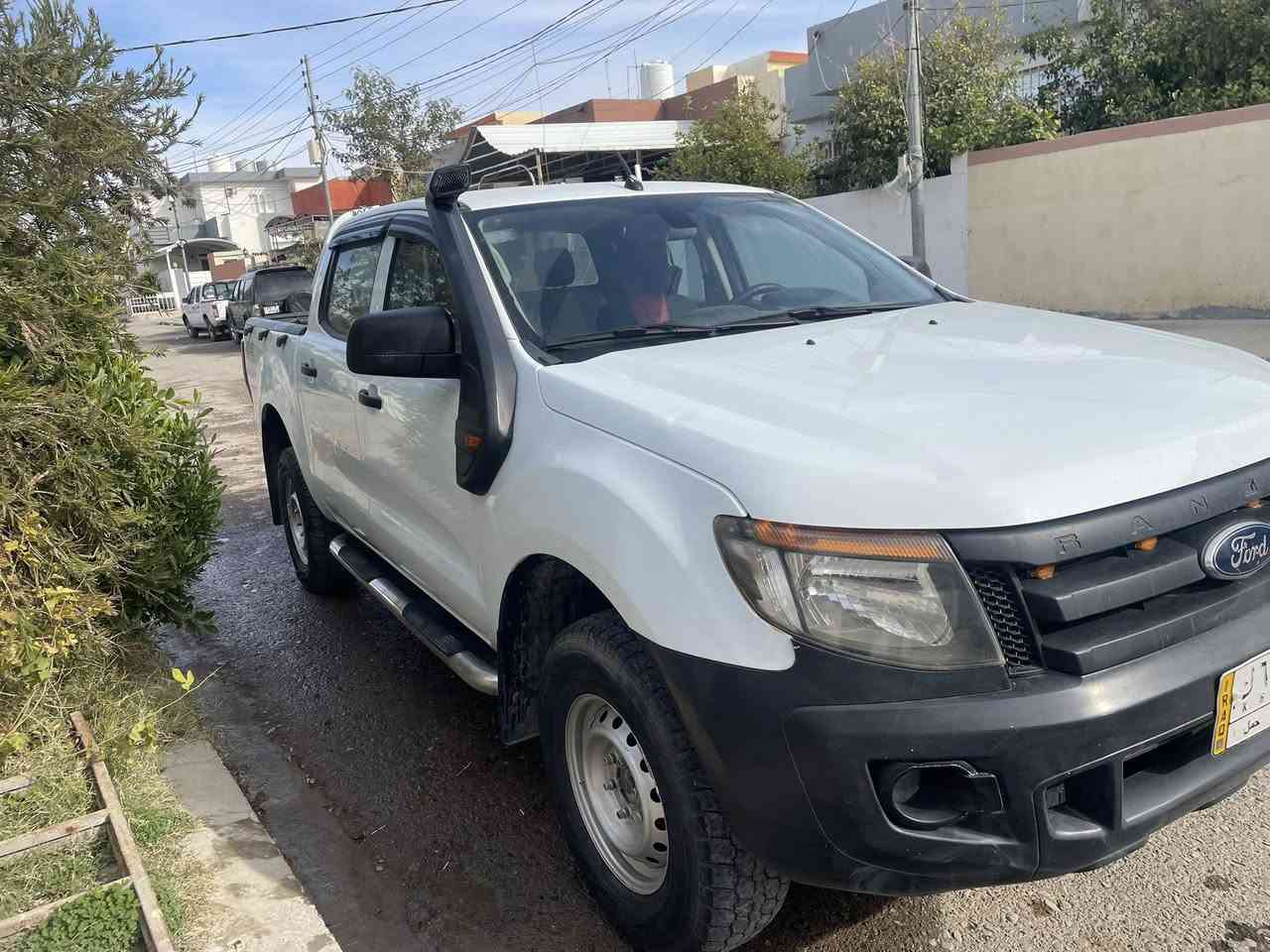 سلام عليكم بيكم فورت امريكي موديل 2013 بيهاا شويه بارد باب السكن الخلفي سياره جديده تدفى تبريد شوته خارجيه فول موصفات.  سعر 115 وبيهاا مجال ***********
