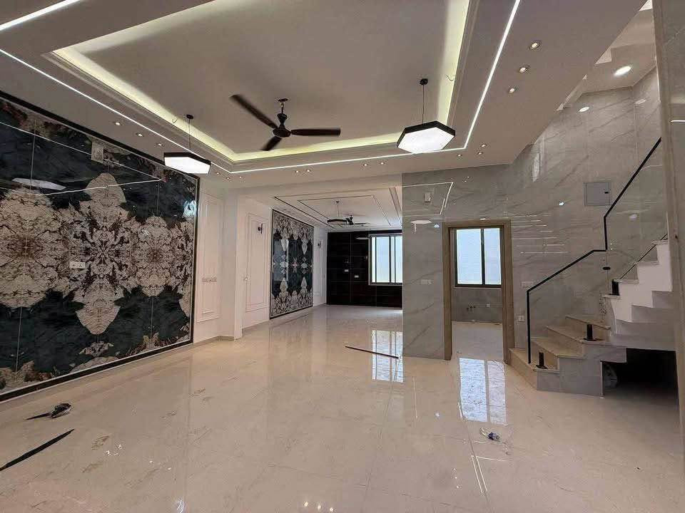 ٢٠٠ متر حي السلام خلف مول دارك شارع ١٥ مقابيل مستشفى الألماني 
طابقين ٤ غرف نوم بناء حدث مودرن 
للاستفسار مراجعه مكتب الدر حي السلام 
***********
