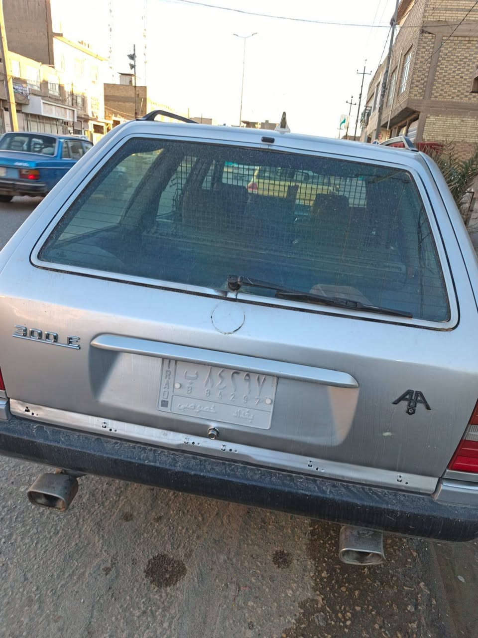 من رخصت صاحب الكروب المحترم.. سلام عليكم.. 
مارسيدس ستيشن محوره مكينه وكير جدد راس الثور vvt2500 كارتون غرفه جديده بس كشن البصف السايق بي عواج شويه مصبوغه عام وصبغتها كلش حلوه سياره كاعده واحلى من صور قواعد دبل سليمات فتحه طكتين كهربائيات شغاله ترايك وين متريد رقم بغداد مداور ثاني يوم مكاني نجف حي ميسان السعر ((50)) وبيها مجال 
***********
***********
