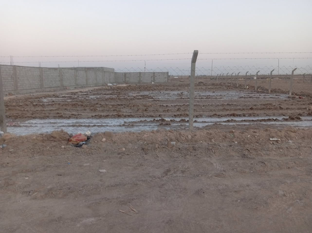 نص دونم طابو اسهم تحويل مباشر بسم المشتري على طريق السفينه خلف ثانويت الواثق مباشرتن طابو اسهم ماء كهرباء وبوري ماي باب البستان ***********
